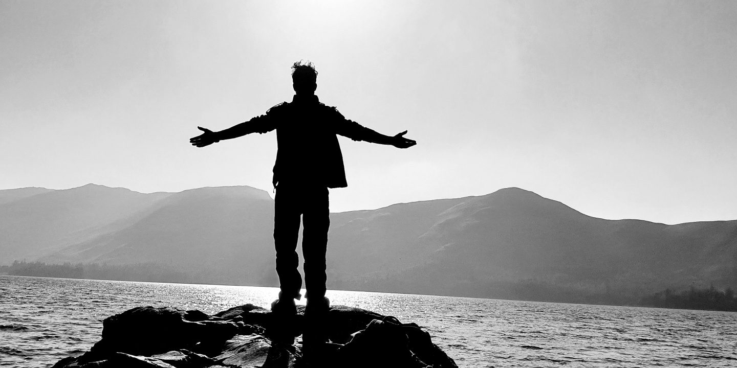 alone-1553967519AVA