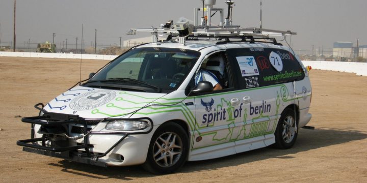 autonomos_darpa_2007_14.jpg-nggid03498-ngg0dyn-720x0x100-00f0w010c010r110f110r010t010